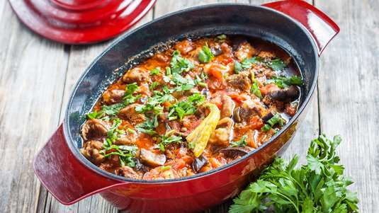 Μοσχάρι Σκεπαστό με Μελιτζάνες στο Ταψί