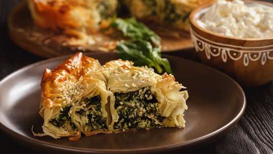 Σπανακόπιτα με Κασέρι και Παστουρμά