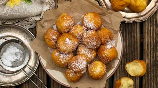 Λουκουμάδες με Αυγά και Βανίλια