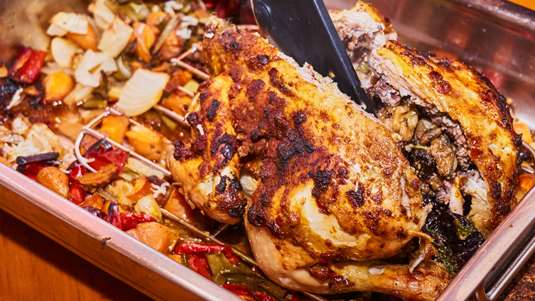 Κοτόπουλο με Πράσα και Δαμάσκηνα