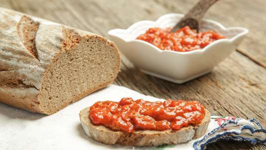 Ντοματόψωμο με Βασιλικό