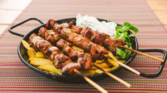 Χοιρινά Σουβλάκια με Γιαούρτι