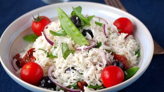 Σαλάτα με Ρύζι και Γιαούρτι
