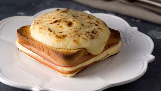 Σάντουιτς Φούρνου με Καπνιστή Γαλοπούλα και Μπεσαμέλ