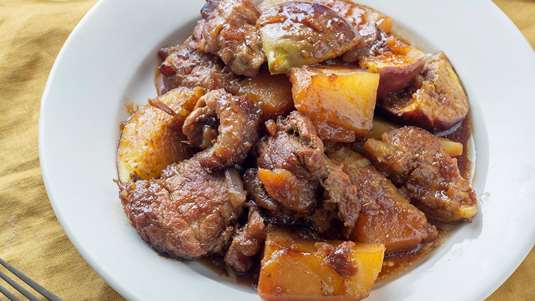 Χοιρινό με Σύκα στη Γάστρα