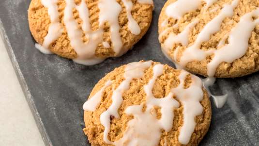 Μπισκότα Αμυγδάλου με Λευκό Γλάσο