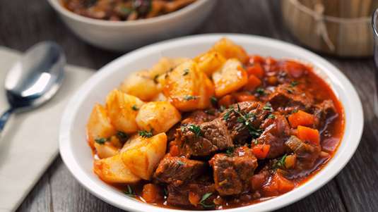 Μοσχαράκι Βραστό με Λαχανικά