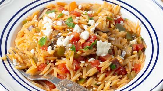 Κριθαράκι με Ντομάτα και Μελιτζάνα Αλλιώς