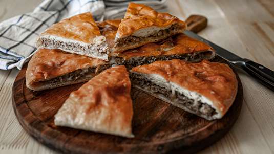 Πλούσια Τάρτα με Παξιμάδι και Κιμά