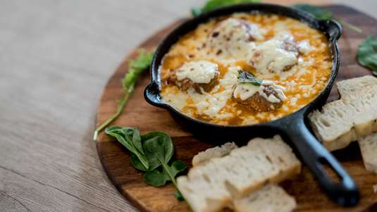 Κεφτεδάκια με Ντομάτες και Φέτα στο Ταψί