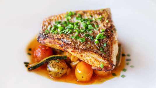 Φιλέτα Μπακαλιάρου με Ντομάτα και Θυμάρι