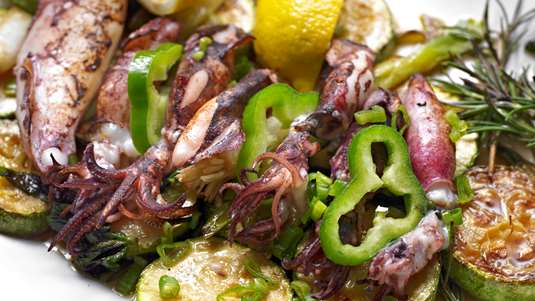 Καλαμαράκια με Κολοκυθάκια και Ρύζι