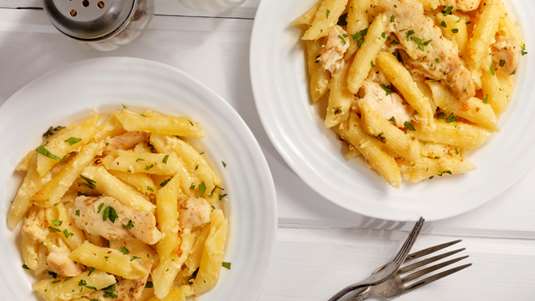 Κοτόπουλο µε Μπαχαρικά και Αρωµατικά, µε Μακαρόνια