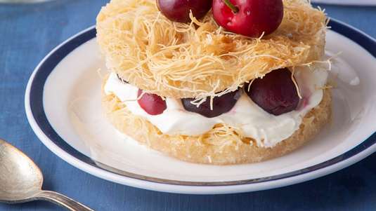 Τούρτα Κανταΐφι με Κεράσια