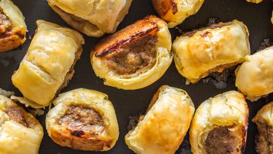 Λουκανικοπιτάκια Αφράτα με Γιαούρτι