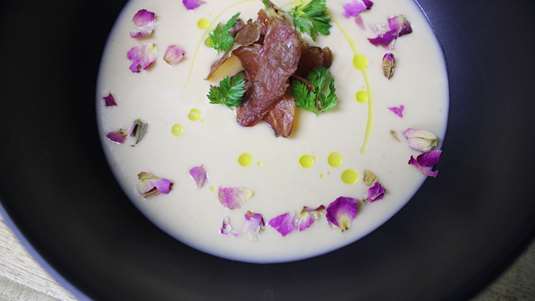 Σούπα με ξινόχοντρο και απάκι (του σεφ Μανώλη Παπουτσάκη)