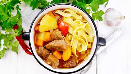 Σταμνάτο με Χυλοπίτες Κοκκινιστό