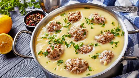 Γιουβαρλάκια Αυγολέμονο με Πράσα