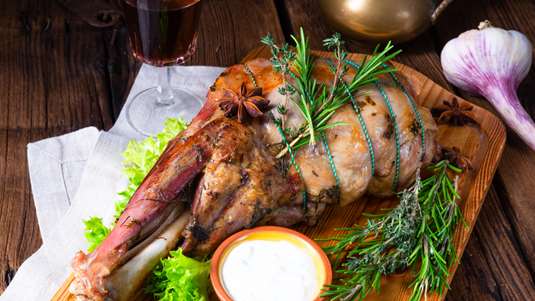 Αρνάκι Ρολό με Αγκινάρες