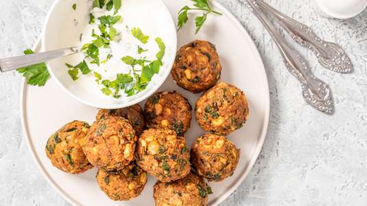 Ρεβιθοκεφτέδες με Πατάτα και Βασιλικό