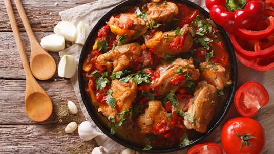 Το πιο Γευστικό Κοτόπουλο Κοκκινιστό, µε Μπαχάρι και Κανέλα