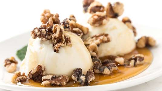 Παγωτό Γιαούρτι με Καρύδια και Μέλι