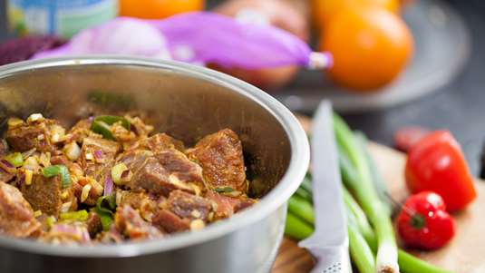 Αρνάκι με Μουστάρδα και Λαχανικά