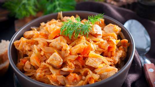 Κόκορας με Τουρσί Λάχανο στο Φούρνο