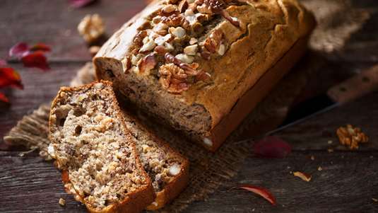 Tραγανό Ψωμί με Μήλα και Καρύδια