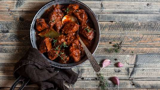 Μοσχάρι Καπαμά με Λευκό Κρασί