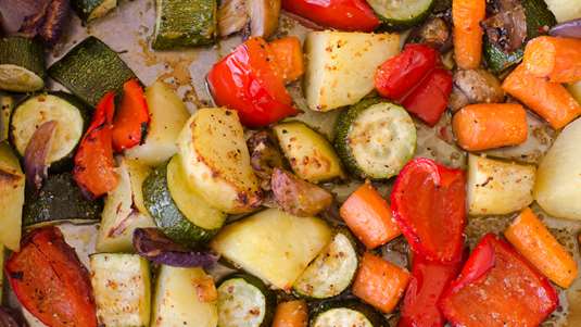 Κολοκυθάκια με Πατάτες Γιαχνί και Λεμόνι