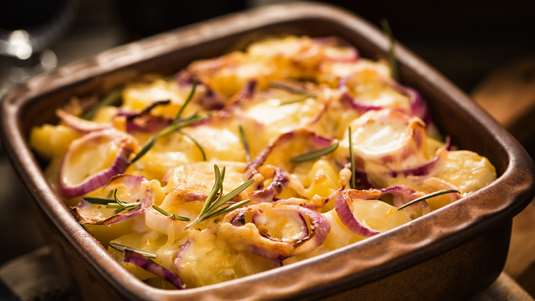 Πατάτες Φούρνου με Κρεμμύδια και Σκόρδο