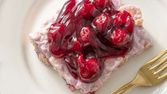 Δροσερό Γλυκό Ψυγείου με Κεράσια