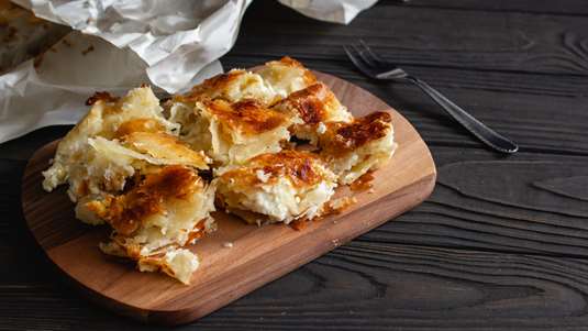 Μυρωδάτη Κασερόπιτα