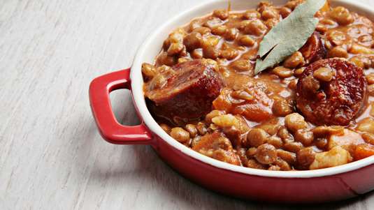 Φουρνιστές Φακές με Λουκάνικα