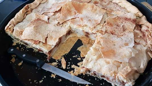 Μπουγάτσα με Κρέμα από Καβουρδισμένο Σιμιγδάλι