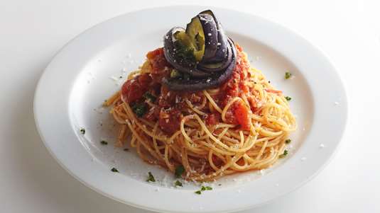 Μακαρονάδα με Μελιτζάνες