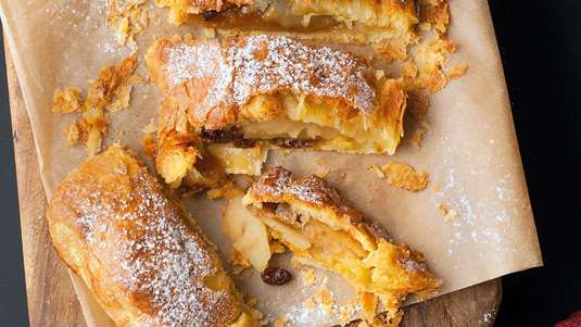 Μηλόπιτα με Χαλβά του Μπακάλη