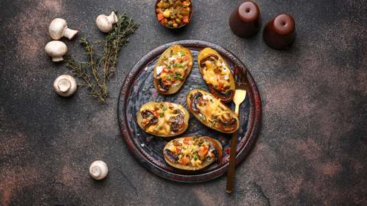 Πατάτες στο Φούρνο με Μανιτάρια και Λαχανικά