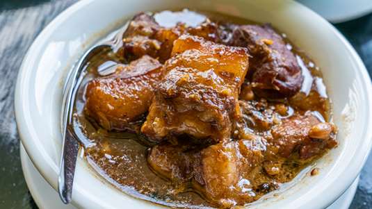 Χοιρινό με Πατατάκια στην Κατσαρόλα