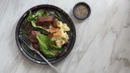 Χοιρινό με Άγρια Χόρτα