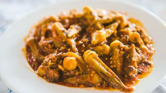 Μπάμιες με Ταχίνι στο Φούρνο