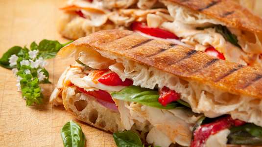 Κοτο-σάντουιτς με Γιαούρτι και Πιπεριές