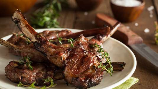 Ψητά Αρνίσια Παϊδάκια με Φέτα