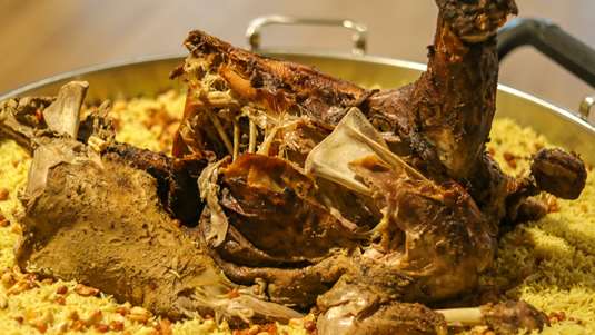 Αρνί στο Φούρνο με Ρύζι και Γιαούρτι