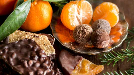 Τρουφάκια με Πορτοκάλι και Αμύγδαλο