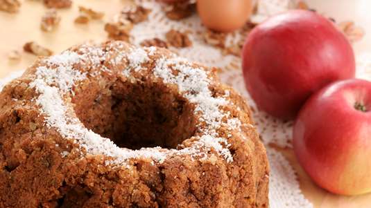 Κέικ με Καρύδια και Μήλα
