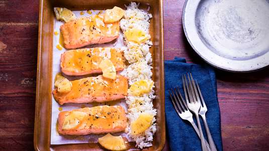 Σολομός με Σάλτσα Μάνγκο-Ανανά