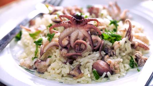 Πρασόρυζο με Σουπιές