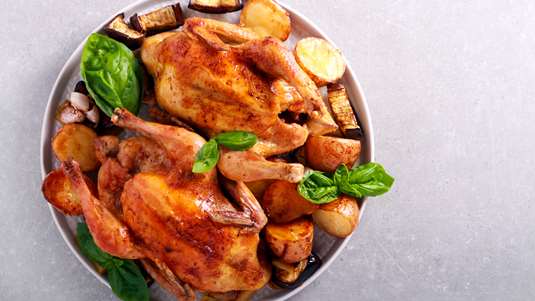 Κοτόπουλο με Κρασί και Μελιτζάνες στο Φούρνο